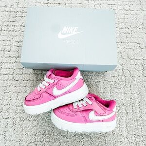 Nike Toddler Pink and White Sneakers